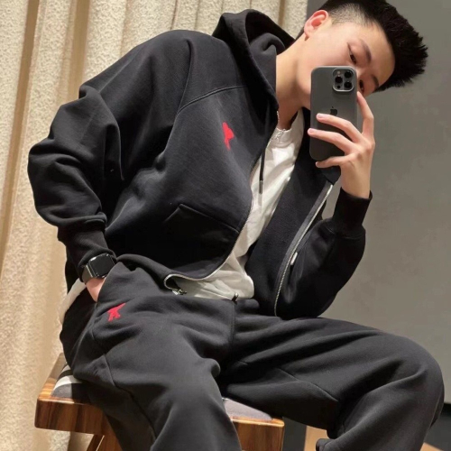 AMI 新款拉鍊連帽外套 大學T 衛衣 舒服寬鬆時尚休閒 超級實穿！顯瘦百搭！中號愛心 拉鍊衛衣 開衫外套 黑白灰私留